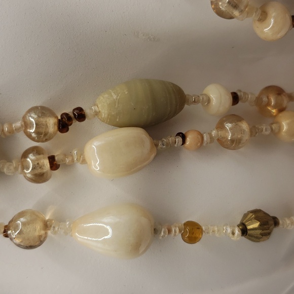 EUC Vintage Triple Strand Shades of Beige Glass Beaded 18" Necklace - Picture 6 of 9